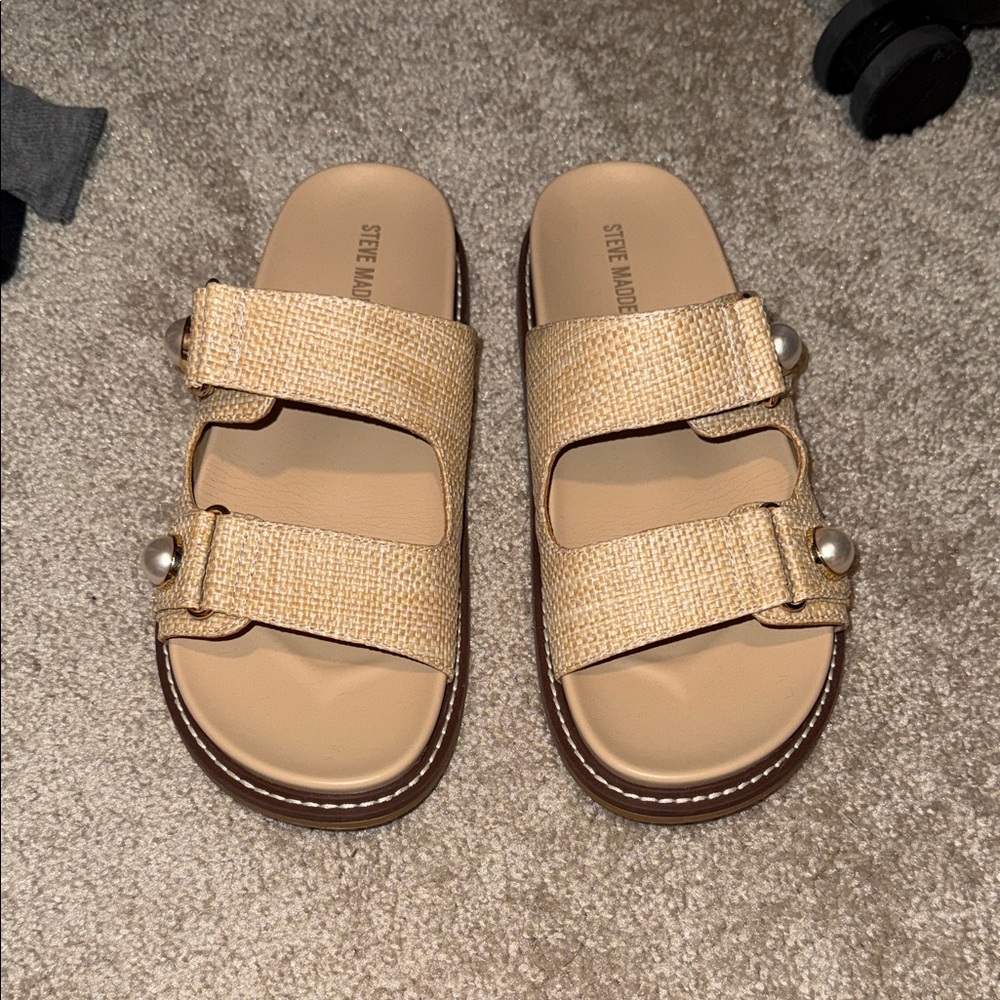 Steve Madden Beige Buckle Sandals - Picture 4 of 4